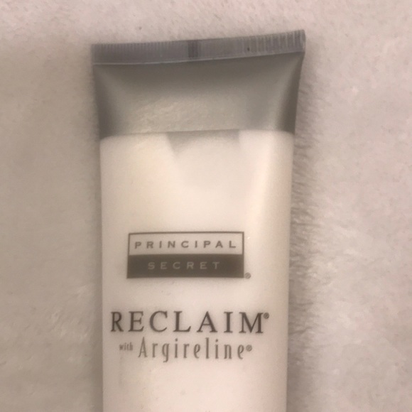 Reclaim with Argireline R total facial cleanser - Picture 3 of 10